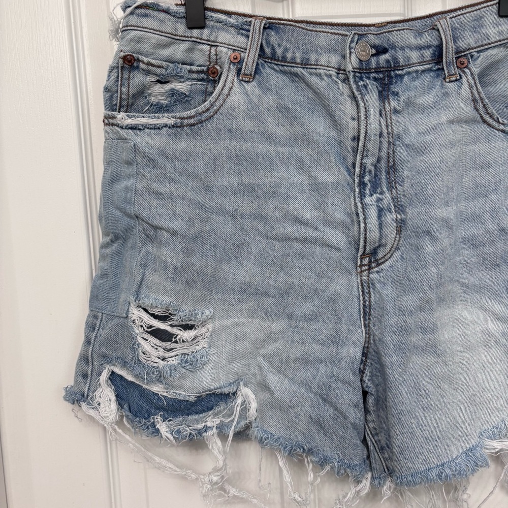 Light Wash Distressed Boyfriend Shorts | American Eagle Size 16 - Picture 3 of 12